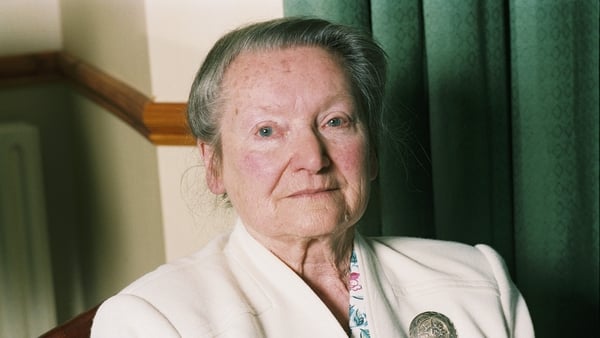 Hilda Tweedy, founder member of the Irish Housewives' Association, attends a convocation of thirteen retired people in Tinakilly House in Rathnew, County Wicklow, in October 1993. Photo: RTÉ Stills Library