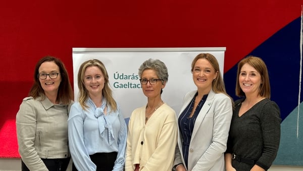 Siubhán Nic Grianna, Údarás na Gaeltachta agus Deirdre Ní Loingsigh, Catherine Martin agus Sarah Brady as Ollscoil Luimnigh.